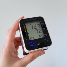 wrist blood pressure machine
