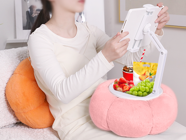 us pillow stand on the sofa