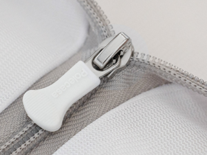 laundry bag with zipper