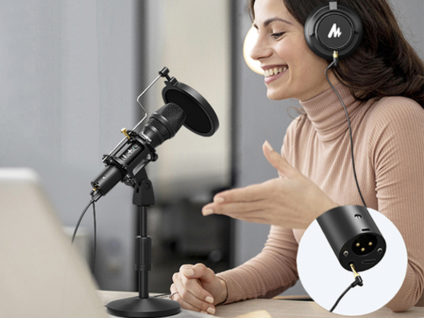 USB microphone with headphone jack