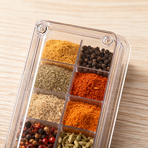 clear-spice-jars-with-tray-organizer