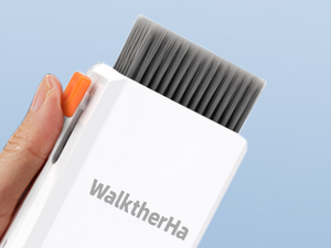 retractable keyboard brush