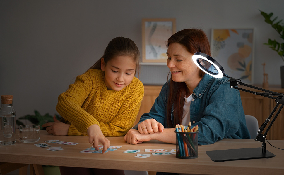 magnifier with light