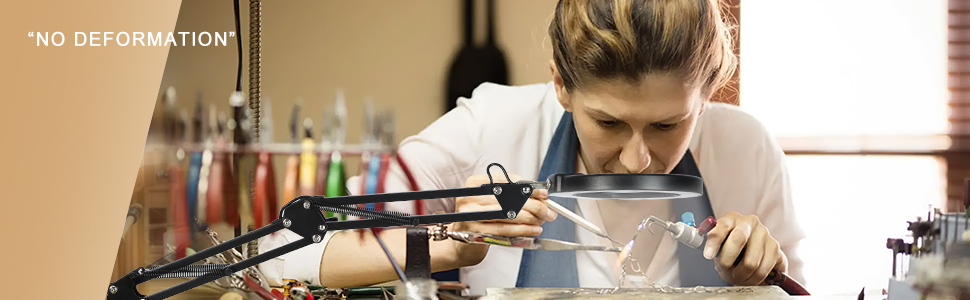 mountable magnifying glass with light