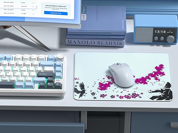 Glass mouse pad suitable for office scenes
