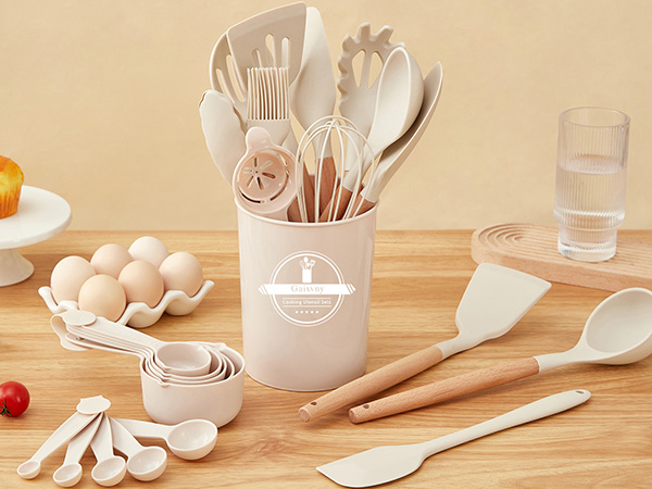 kitchen utensils set