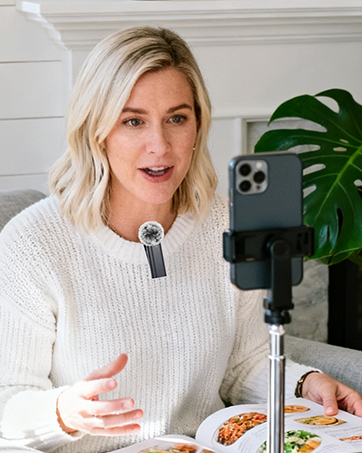 3 in 1 Wireless Lavalier Microphone for iPhone, Android, Camera, Mini Wireless Microphone