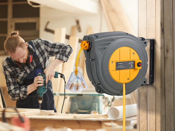 retracting extension cord