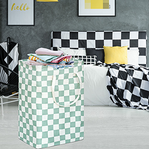 I really like the sturdy, thick material of this hamper.