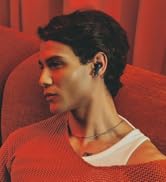 model use the buds hearing music