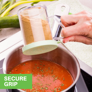 Achieve a firm hold and easy handling thanks to the built-in handle on these spice containers.