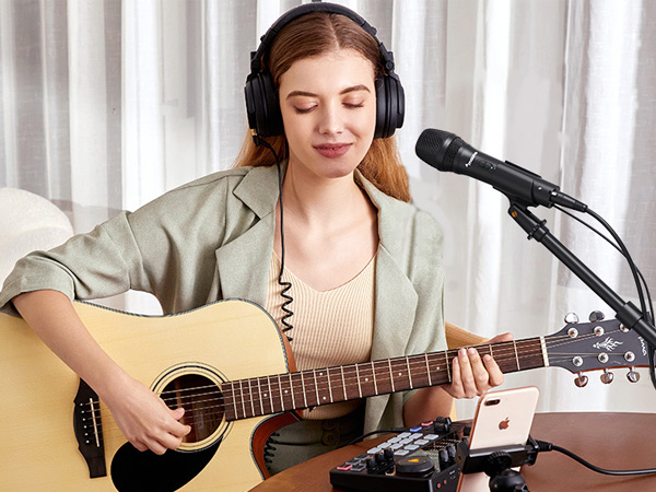 XLR dynamic microphone