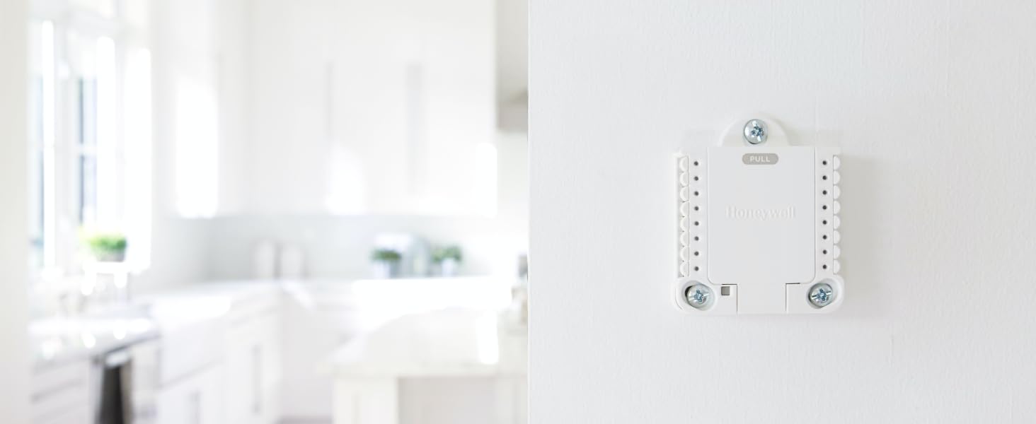 Simplified installation with the Honeywell Home Universal Wall Plate (UWP)