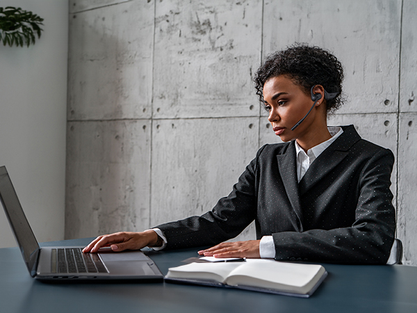 wireless headset with microphone