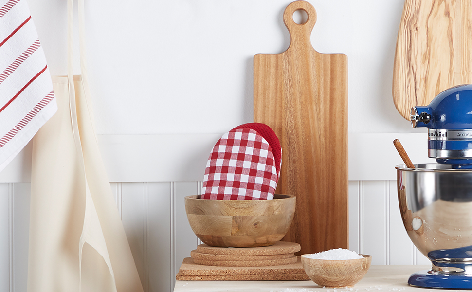 red kitchen aid ribbed silicone oven mitts, silicone oven mitt set, red silicone oven mitt