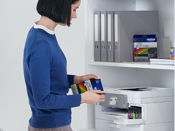 Woman opening LC406 ink cartridge