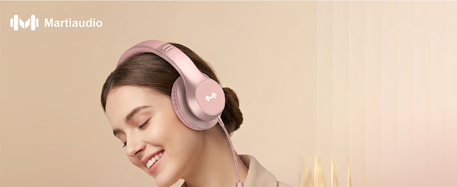 MartiAudio headphones showing universal compatibility with USB-C and 3.5mm audio jacks.