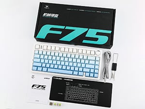F75 mechanical keyboard product display showing both black and white versions, with packaging and accessories laid out on a light surface.