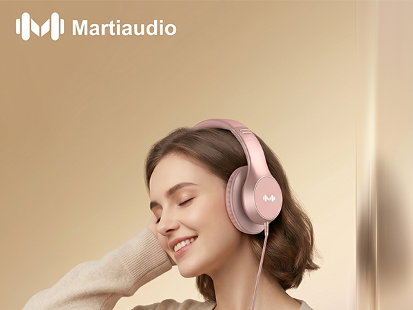 MartiAudio headphones showing universal compatibility with USB-C and 3.5mm audio jacks.