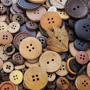 TCOTBE 600 Pcs Assorted Sizes Wooden Buttons Mixed Colors