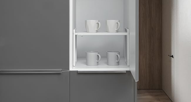 Expandable cabinet shelf
