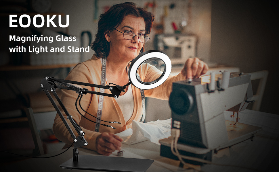 magnifying glass with light