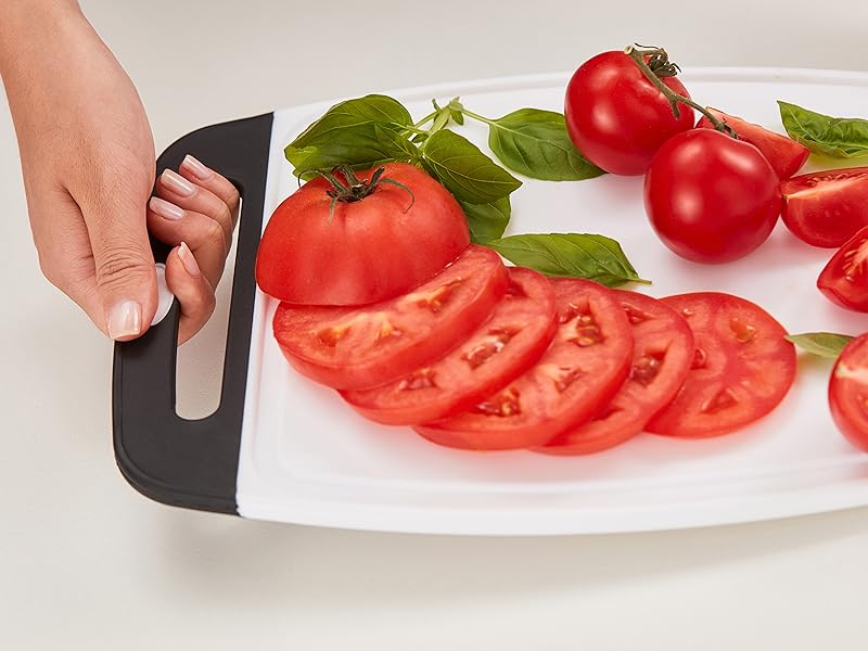 Rubber cutting board with non-slip edges and grip handle