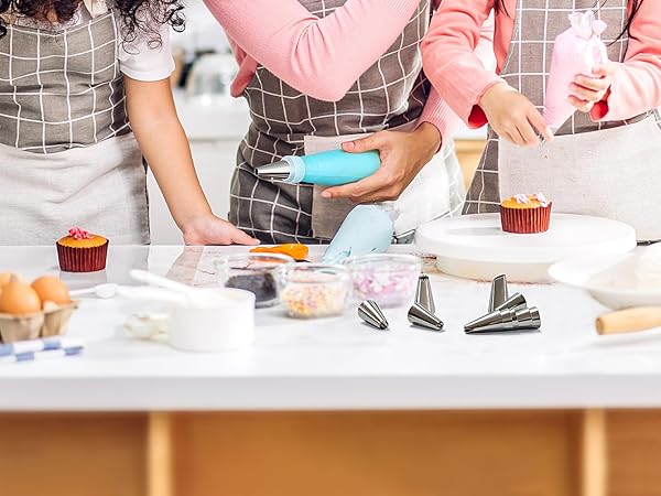 Piping Bags and Tips Set