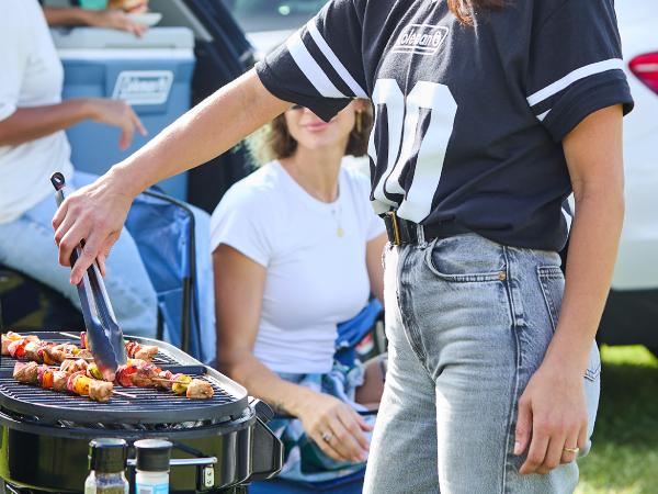 coleman tailgate friends cooler grill nice bbq large easy best nice cook sear meat woman team lunch
