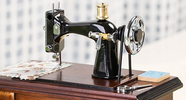 vintage gift for mom grandma sewing machine music box
