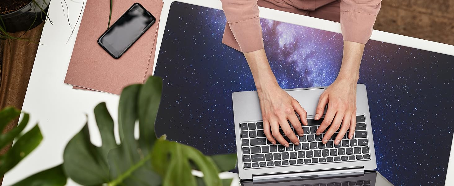 PU Leather Large Mouse Pad - Designed for Comfort and Productivity!