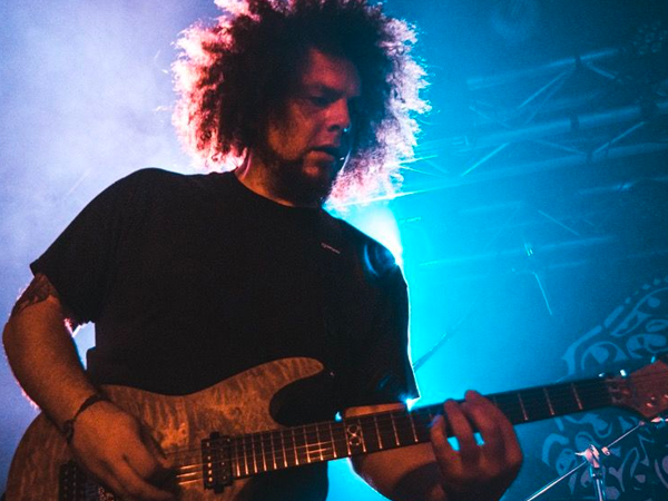 Rabea Hassaad Uses Micro Headstock Tuner