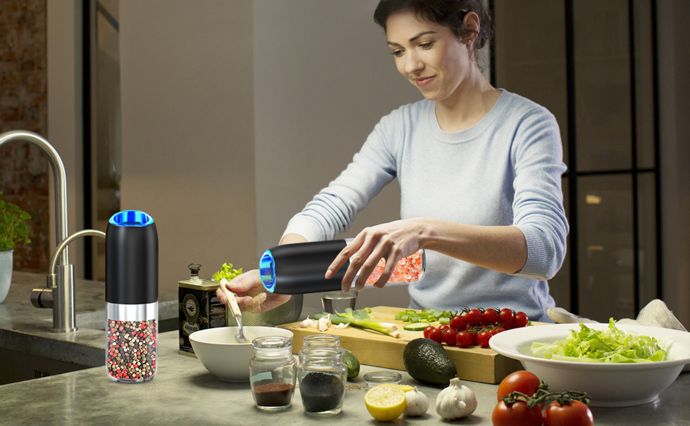electric pepper and salt grinder