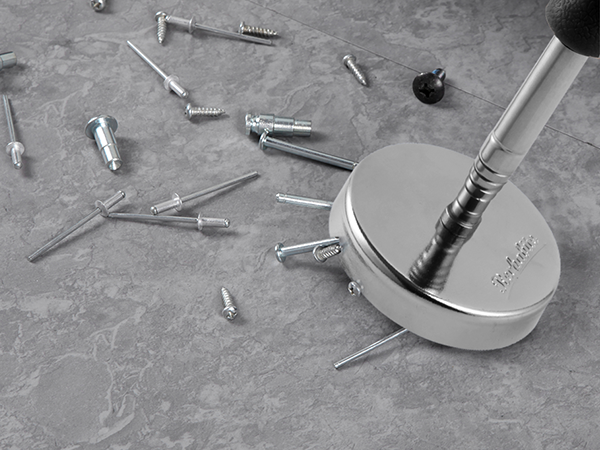 Telescoping Magnetic Sweeper Pickup Tool