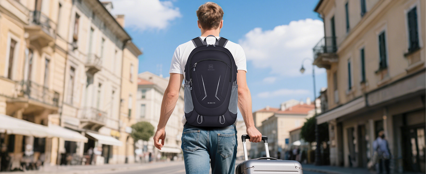 The MIYCOO ultralight backpack is versatile. It adapts to gym, and spontaneous outings