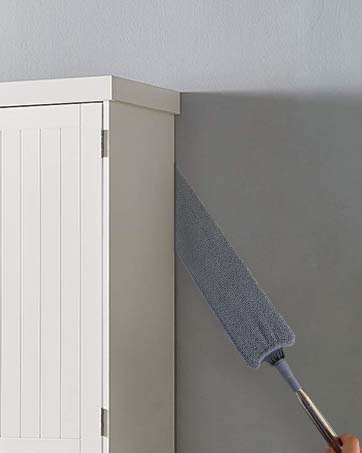 retractable dust gap cleaner