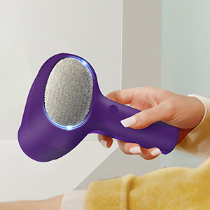 Built-in a garment brush