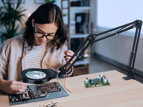 lighted magnifier hands free