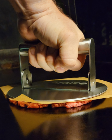 Braize burger press with folding handle