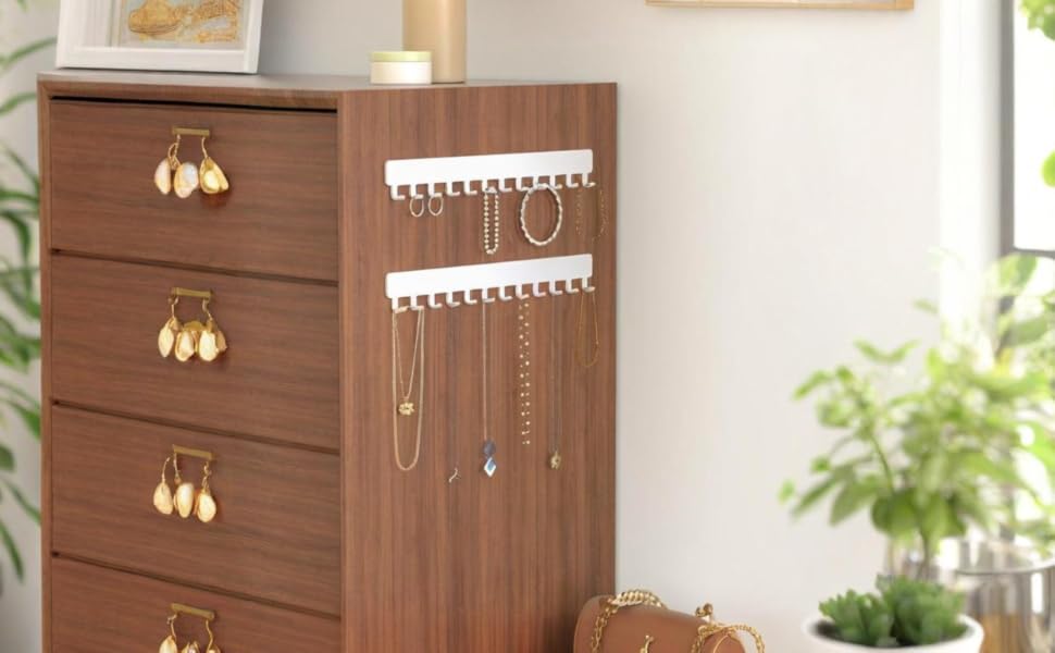 necklace hanger