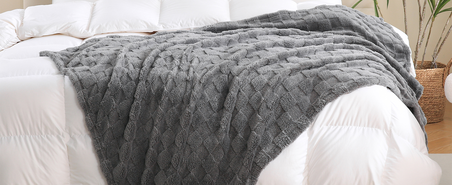 GREY THROW BLANKE 