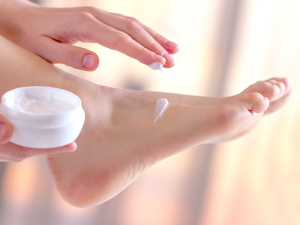 apply foot cream