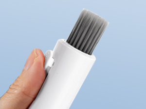 retractable detailing brush