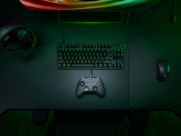 pc gaming desk setup for pc and console gaming at the same station