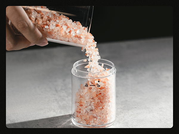 Salt and pepper grinder set