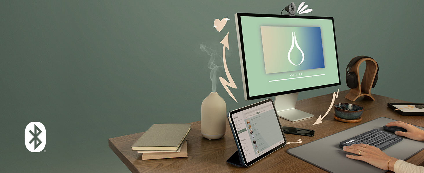 a person using pebble 2 mouse m350s wireless 