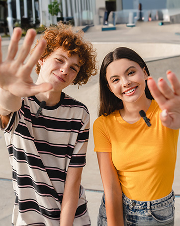 wireless lavalier microphones