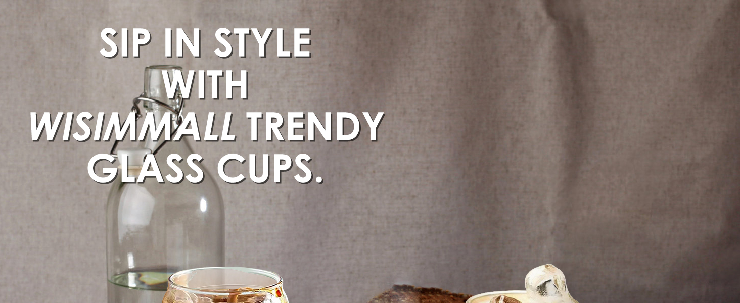 glass cups with lids and straws