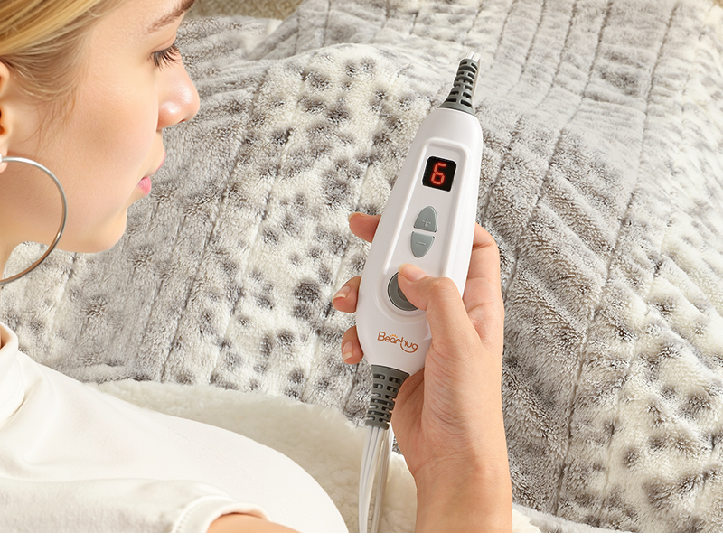 Electric blanket with controller