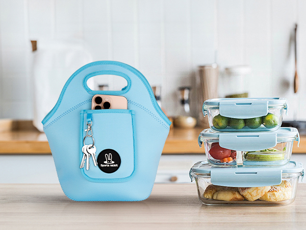 spacious lunch bag, perfect for family meals, picnics, and group outdoor activities.